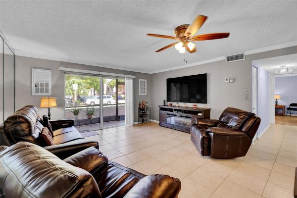 Oakbrook Village, 8260 SW 24th St #6112, North Lauderdale, Florida 33068, image 1