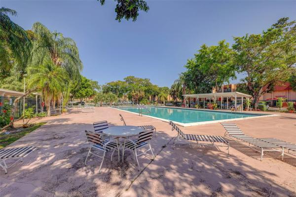 Oakbrook Village, 8260 SW 24th St #6112, North Lauderdale, Florida 33068, image 1