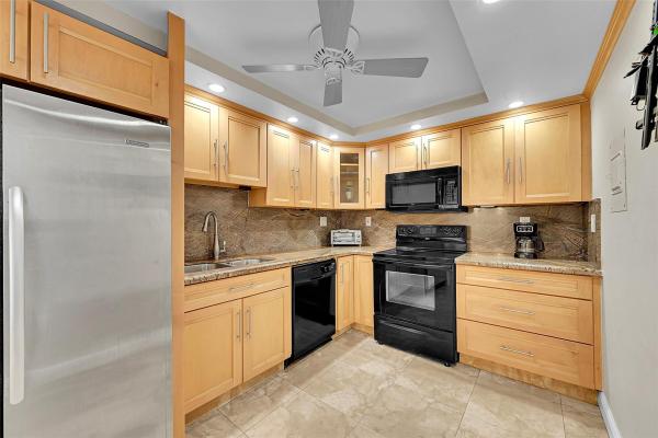 Silver Thatch Atlantic Plaza, 525 N Ocean Blvd #919, Pompano Beach, Florida 33062, image 1