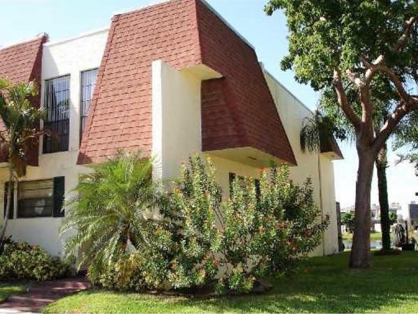 8941 Palm Tree Ln, Pembroke Pines, Florida 33024, image 1