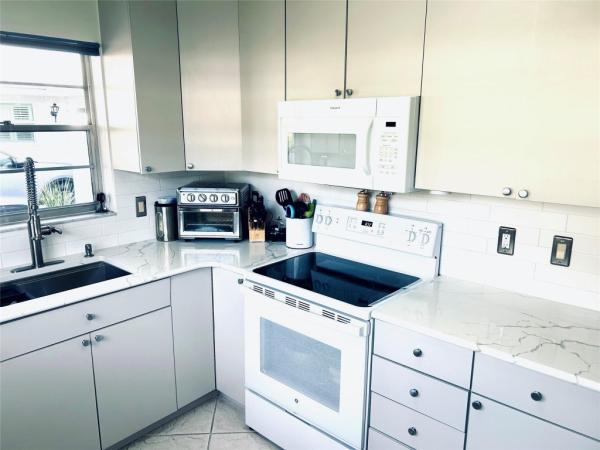 Country Manors, 850 Meadowlark Ln, Delray Beach, Florida 33445, image 2