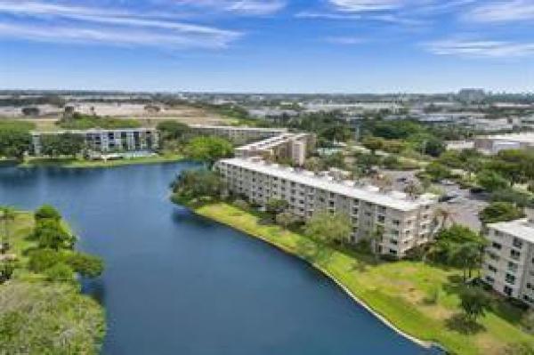 Gathering Place At Cypress Bend, 2106 S Cypress Bend Dr #404, Pompano Beach, Florida 33069, image 2