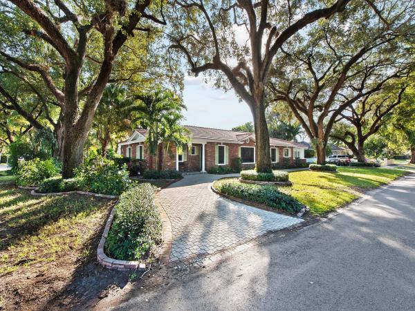 Coral Gables Country Club, 3304 Alhambra Cir, Coral Gables, Florida 33134, image 1