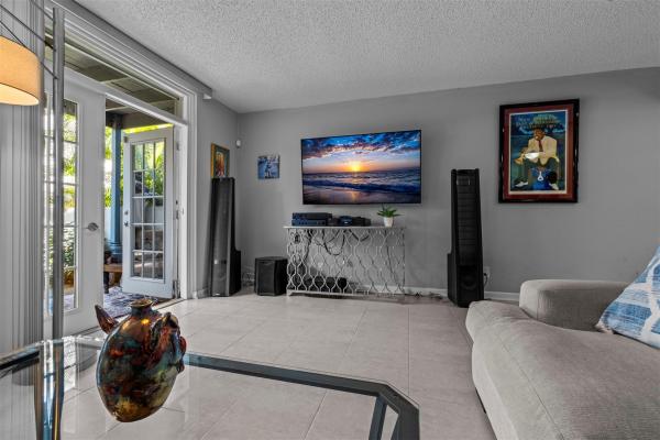 Cypress Cove, 653 Cypress Ln #21B, Wilton Manors, Florida 33305, image 2