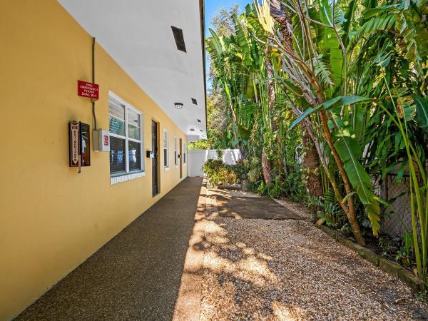 Middle River Park, 1640 NE 4th Pl, Fort Lauderdale, Florida 33301, image 1