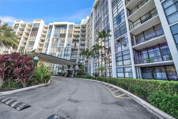 Oceanview Park, 1000 Parkview Dr #925, Hallandale Beach, Florida 33009, image 1