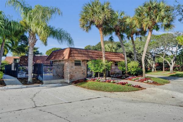 Lakeside Townhomes, 1525 Augusta Cir #109, Delray Beach, Florida 33445, image 1