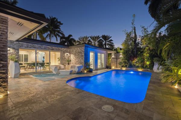 Edgewater Estates, 2131 NE 15th Ter, Wilton Manors, Florida 33305, image 1