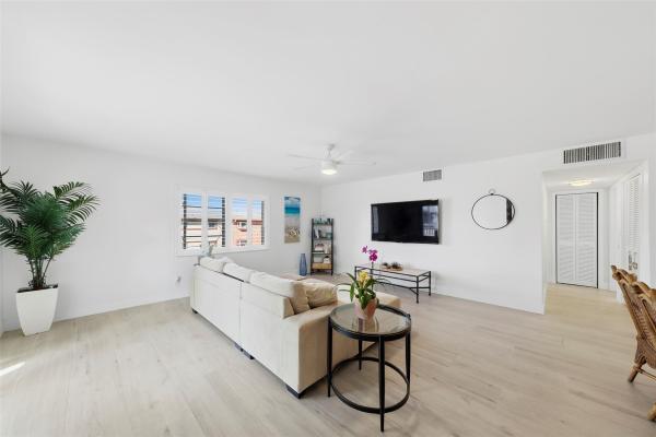 Bon Bini, 1450 N Riverside Dr #201, Pompano Beach, Florida 33062, image 1