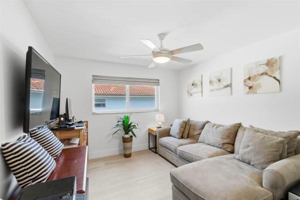 Bon Bini, 1450 N Riverside Dr #201, Pompano Beach, Florida 33062, image 3
