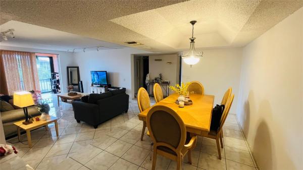 International Village At Inverrary, 3650 Inverrary Dr #3T, Lauderhill, Florida 33319, image 1
