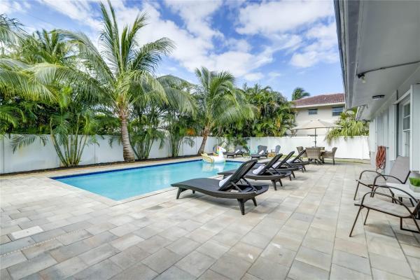 Oakland Ocean Mile, 2740 NE 30th Pl, Fort Lauderdale, Florida 33306, image 1