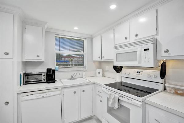 Hampton Gardens, 804 SE 7th St #106, Deerfield Beach, Florida 33441, image 1