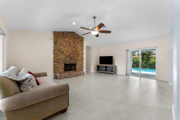 Briarwood, 4811 Dorchester Mews, Haverhill, Florida 33415, image 2