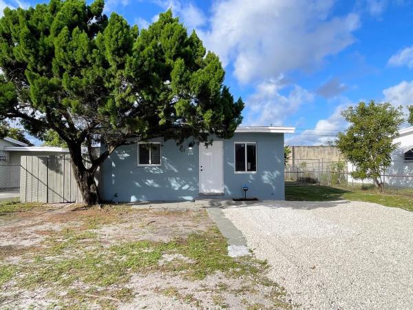 Lauderdale Manors, 1774 Lauderdale Manor Dr, Fort Lauderdale, Florida 33311, image 1