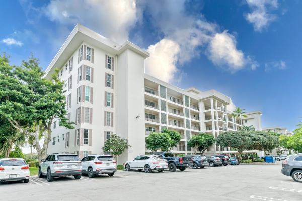 Palm-Aire Country Club 1, 2950 N Palm Aire Dr #401, Pompano Beach, Florida 33069, image 1