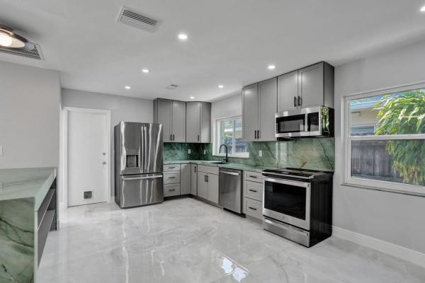 Hollywood Lakes, 1424 Adams St, Hollywood, Florida 33020, image 2