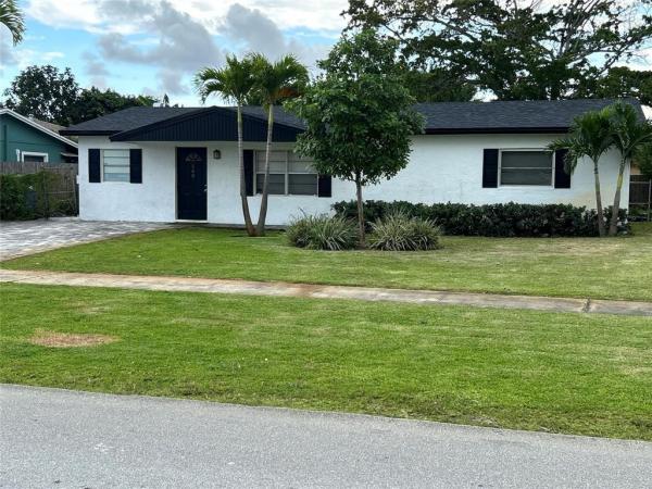 Commonwealth Manor, 560 SW 14th St, Deerfield Beach, Florida 33441, image 1