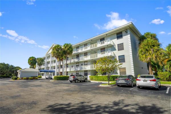 Whitehall 2 Of Pine Island Ridge, 1719 Whitehall Dr, Davie, Florida 33324, image 1