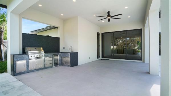 Petite, 317 NE 21st St, Wilton Manors, Florida 33305, image 1