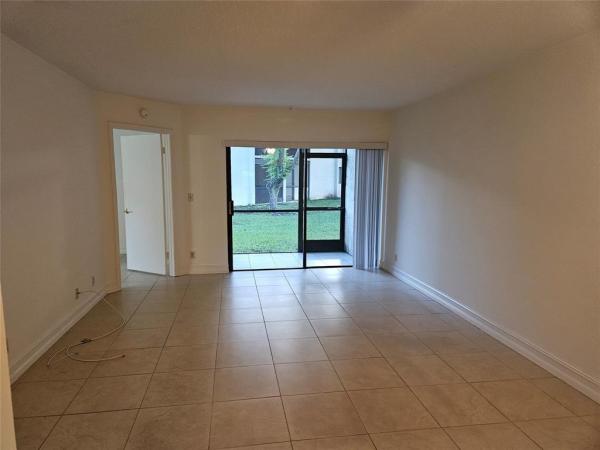 Courtyard Of Coral Gate, 5583 Courtyard Dr, Margate, Florida 33063, image 2