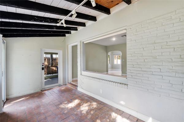 Petite, 235 NE 21st St, Wilton Manors, Florida 33305, image 2