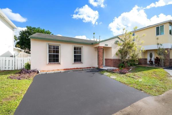 Brandywine, 14106 Langley Pl, Davie, Florida 33325, image 2