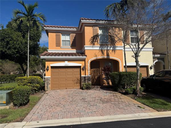 Emerald Creek Townhomes, 12457 Emerald Creek Mnr #12457, Plantation, Florida 33324, image 1