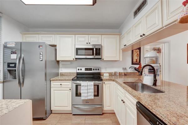 Whitehall Of Pine Island Ridge, 1502 Whitehall Dr #106, Davie, Florida 33324, image 1