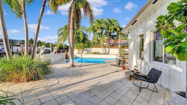 Middle River Manor, 2409 NE 19th Ave, Wilton Manors, Florida 33305, image 2