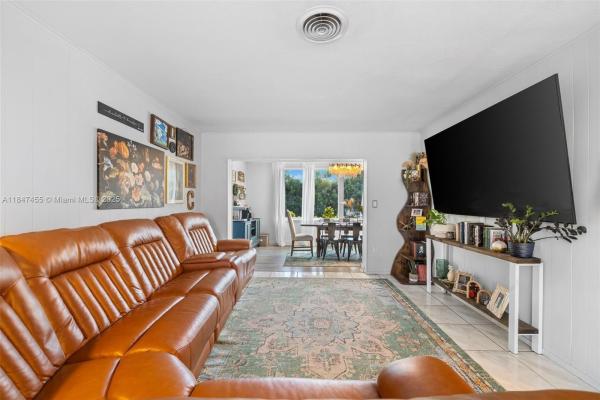 Driftwood Plaza, 6351 Moseley St, Hollywood, Florida 33024, image 2
