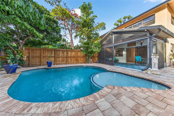 Wilton Pines Townhomes, 2117 NE 11th Ave #2117, Wilton Manors, Florida 33305, image 1