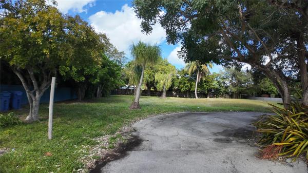 Central Oakland Park, 935 NE 34th Ct, Oakland Park, Florida 33334, image 1