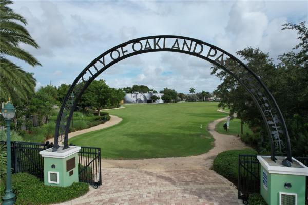 Central Oakland Park, 935 NE 34th Ct, Oakland Park, Florida 33334, image 1
