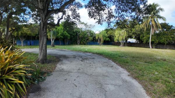 Central Oakland Park, 937 NE 34th Ct, Oakland Park, Florida 33334, image 1