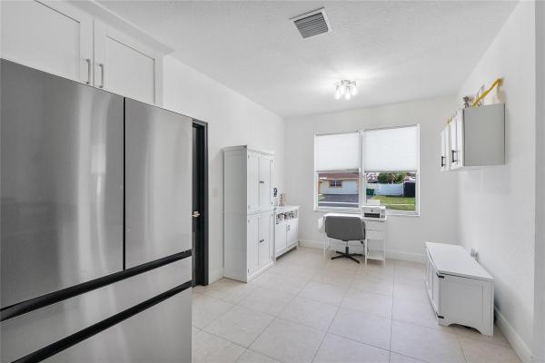 Sunflower, 8211 NW 74th Ave, Tamarac, Florida 33321, image 2