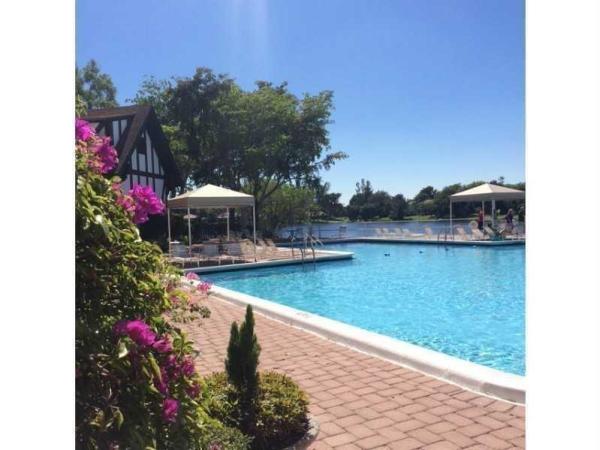 International Village At Inverrary, 3650 Inverrary Dr #3Q, Lauderhill, Florida 33319, image 2