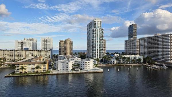 121 Golden, 121 Golden Isles Dr #904, Hallandale Beach, Florida 33009, image 1