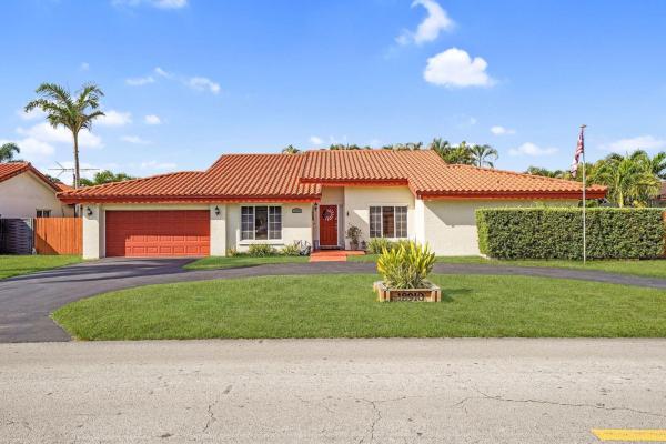 18910 W Oakmont, Hialeah, Florida 33015, image 1