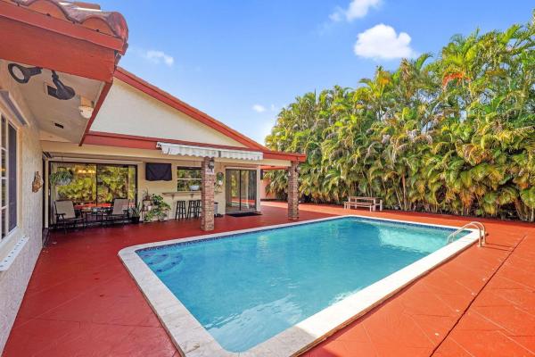 Country Club Of Miami Estates, 18910 W Oakmont, Country Club, Florida 33015, image 1