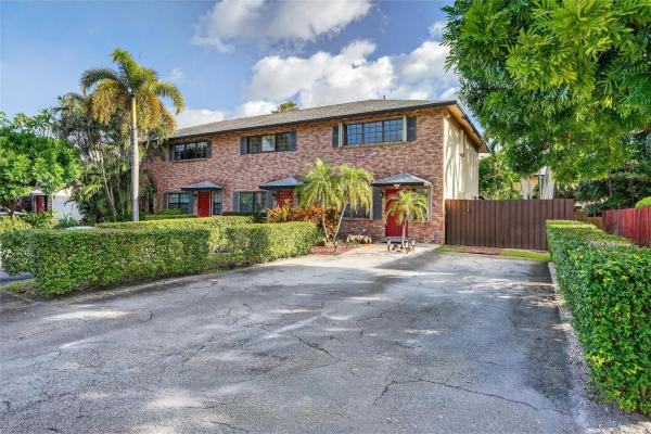 Wilton Pines Townhomes, 2124 NE 9th Ave #2124, Wilton Manors, Florida 33305, image 1