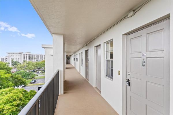 Palm-Aire Country Club 2, 3000 S Course Dr #607, Pompano Beach, Florida 33069, image 3