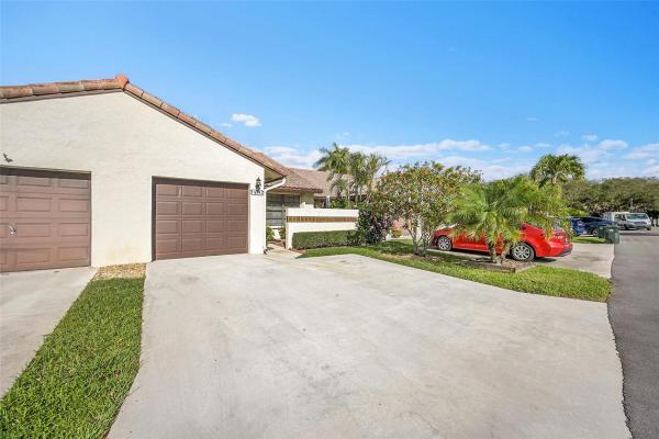 415 Buttonwood Pl, Boca Raton, Florida 33431, image 2