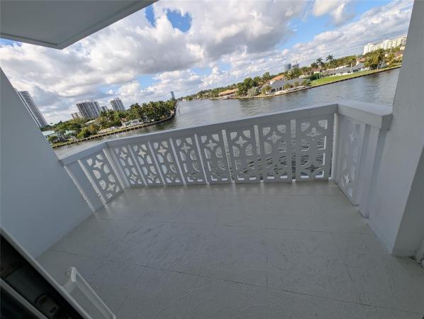 Golden Bay Towers, 3209 S Ocean Dr #4E, Hallandale Beach, Florida 33009, image 2