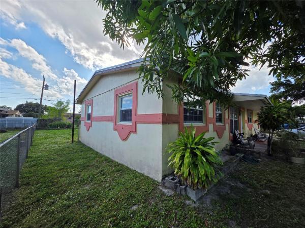 Scott Lake Manor, 1260 NW 178th Ter, Miami Gardens, Florida 33169, image 2