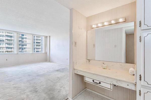 Del Prado, 18031 Biscayne Blvd #1104-3, Aventura, Florida 33160, image 1
