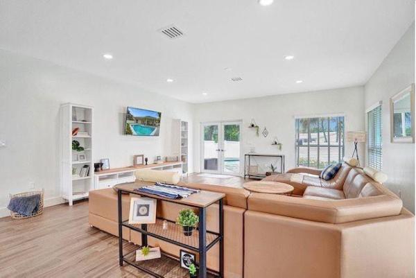 Lighthouse Point Residential, 2622 NE 27th Ave, Lighthouse Point, Florida 33064, image 1