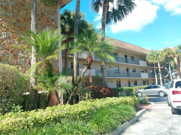 Lakes Of Carriage Hills, 6085 N Sabal Palm Blvd #109, Tamarac, Florida 33319, image 1