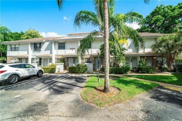 Oakwood On The Green, 9769 Riverside Dr #71-2, Coral Springs, Florida 33071, image 1