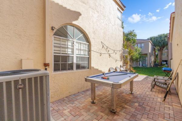 Governors Walk, 527 NW 87th Ln, Coral Springs, Florida 33071, image 1